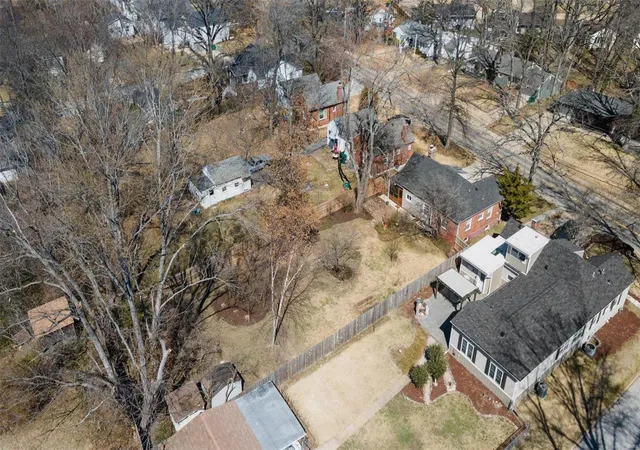 Photo 3 of Sale Pending at 1407 Grant Rd, Saint Louis, MO 63119 | MLS# 25007678 | Listing updated on 2025-03-17
