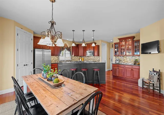Photo 4 of Single family home for sale at 919 Harmony Ridge Ct, Saint Peters, MO 63376 | MLS# 25007680 | Listing updated on 2025-03-19