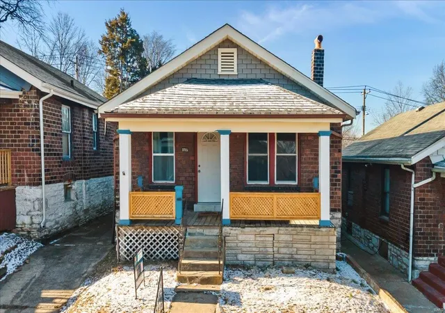 Photo 2 of Single family home for sale at 3722 Neosho St, Saint Louis, MO 63116 | MLS# 25007734 | Listing updated on 2025-02-27