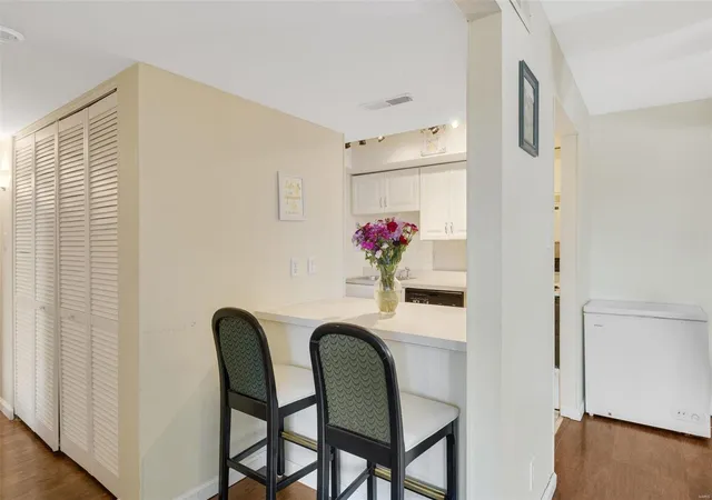 Listing Photo 5 - Condo for sale in building located at 10 Fairways Cir, St. Charles, MO 63303 - Unit #G