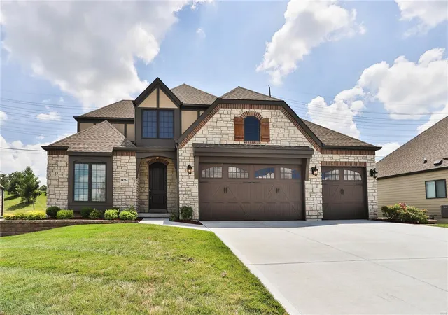 Photo 3 of Single family home for sale at 14734 Schoettler Grove Ct, Chesterfield, MO 63017 | MLS# 25007842 | Listing updated on 2025-02-13