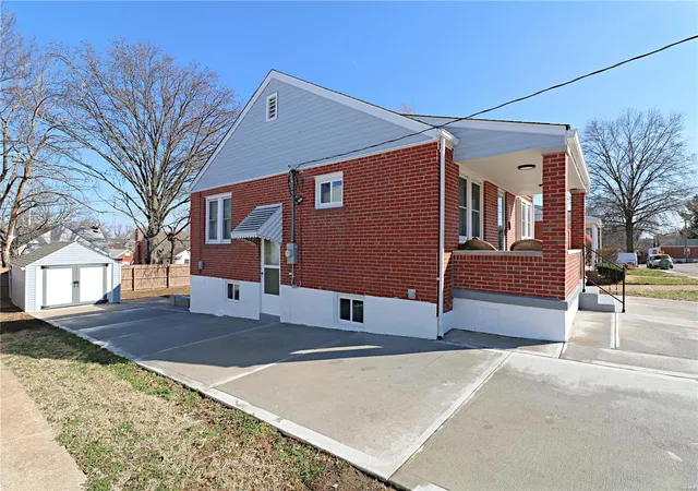 Photo 3 of Single family home for sale at 9340 Brenda Ave, Saint Louis, MO 63123 | MLS# 25007856 | Listing updated on 2025-03-17