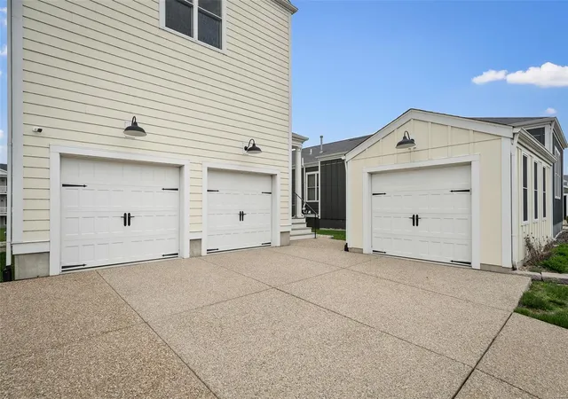 Photo 3 of Single family home for sale at 4036 Hempstead St, Saint Charles, MO 63301 | MLS# 25007899 | Listing updated on 2025-04-04