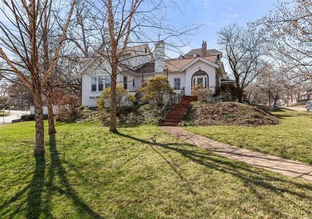 Photo 1 of Single family home for sale at 550 Sunnyside Ave, Saint Louis, MO 63119 | MLS# 25007905 | Listing updated on 2025-03-17