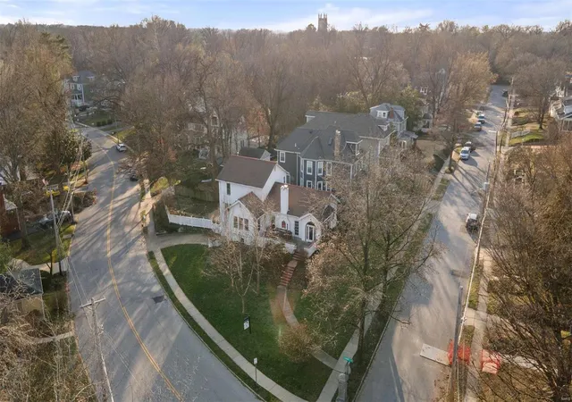 Photo 2 of Single family home for sale at 550 Sunnyside Ave, Saint Louis, MO 63119 | MLS# 25007905 | Listing updated on 2025-03-17