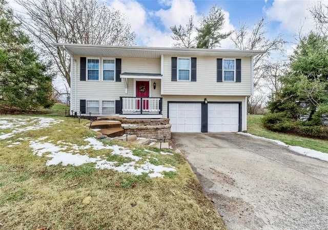 Photo 1 of Single family home for sale at 12124 Prestonpark Ln, Saint Louis, MO 63146 | MLS# 25007908 | Listing updated on 2025-03-19