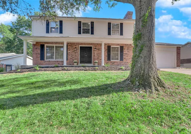 Photo 1 of Single family home for sale at 820 Dutch Ml Dr, Ballwin, MO 63011 | MLS# 25007928 | Listing updated on 2025-03-10