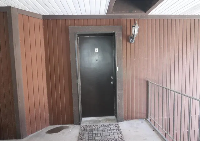 Photo 2 of Condo for sale at 1090 Mersey Bnd Dr #F, Saint Louis, MO 63129 | MLS# 25007935 | Listing updated on 2025-03-18