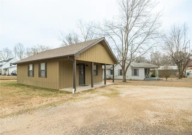 Photo 2 of Single family home for sale at 601 S Prairie St, Bloomfield, MO 63825 | MLS# 25007939 | Listing updated on 2025-03-11