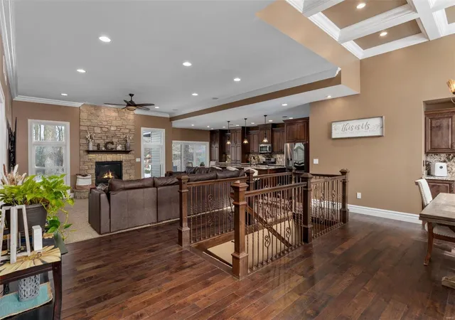 Photo 4 of Single family home for sale at 3816 White Oak Ln, Edwardsville, IL 62025 | MLS# 25007942 | Listing updated on 2025-03-18