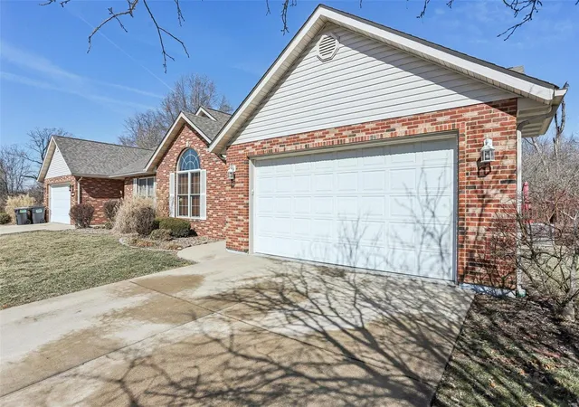 Photo 2 of Single family home for sale at 7735 Baxter Dr, Belleville, IL 62223 | MLS# 25007954 | Listing updated on 2025-03-04