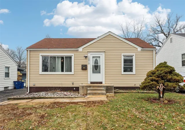 Photo 1 of Sale Pending at 10812 Saint Francis Ln, Saint Ann, MO 63074 | MLS# 25007970 | Listing updated on 2025-03-10
