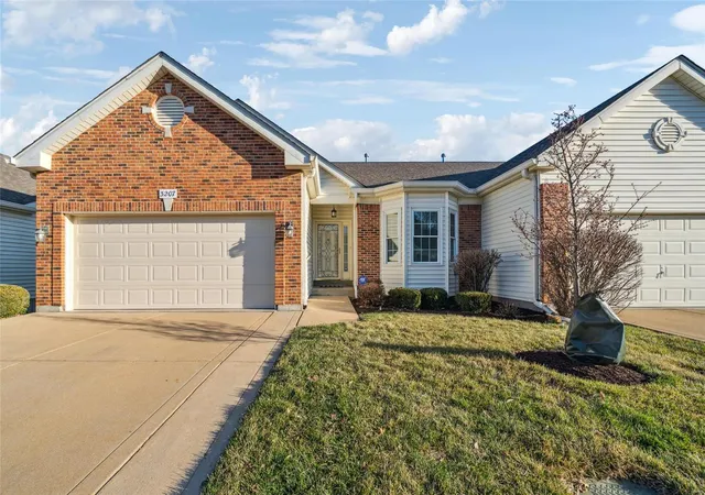 Photo 1 of Sale Pending at 3207 Woodridge Center Pkwy, Saint Louis, MO 63129 | MLS# 25008023 | Listing updated on 2025-03-14