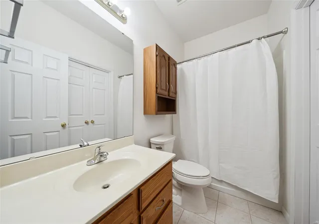 Photo 3 of Sale Pending at 3207 Woodridge Center Pkwy, Saint Louis, MO 63129 | MLS# 25008023 | Listing updated on 2025-03-14