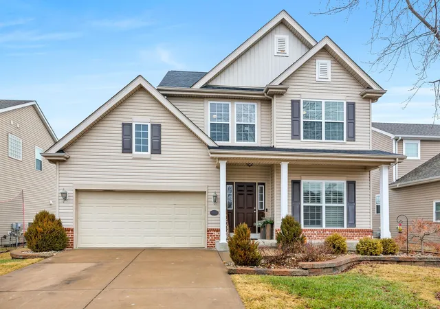 Photo 3 of Sale Pending at 1602 Crimson Hills Dr, Saint Peters, MO 63376 | MLS# 25008050 | Listing updated on 2025-03-19