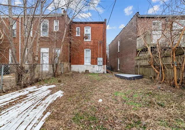 Photo 2 of Single family home for sale at 4633 Oregon Ave, Saint Louis, MO 63111 | MLS# 25008059 | Listing updated on 2025-04-01
