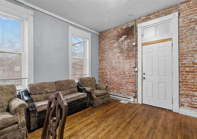 Photo 4 of Single family home for sale at 4633 Oregon Ave, Saint Louis, MO 63111 | MLS# 25008059 | Listing updated on 2025-04-01