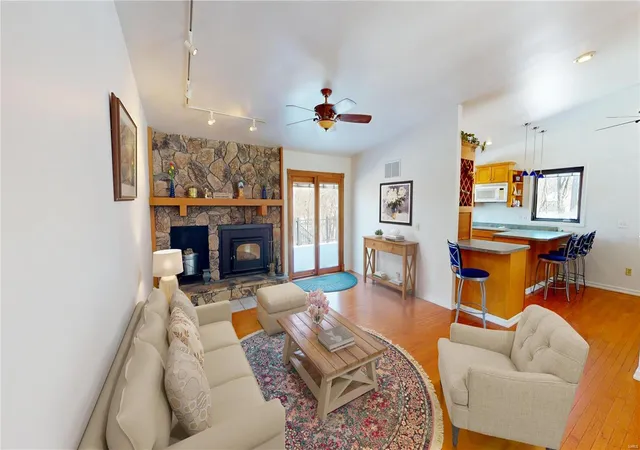 3rd image of 5 Wilderness Ln, Defiance, MO 63341 | MLS# 25008088