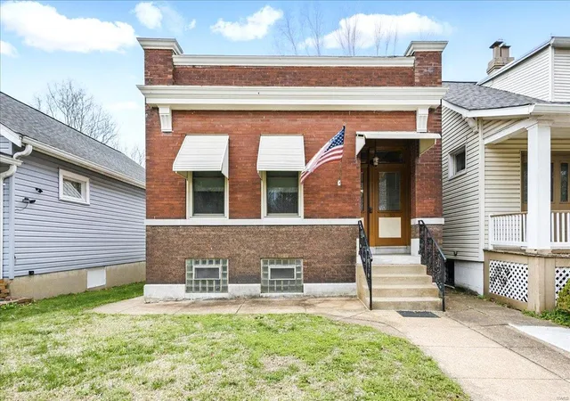Photo 1 of Single family home for sale at 4130 Bates St, Saint Louis, MO 63116 | MLS# 25008103 | Listing updated on 2025-04-01