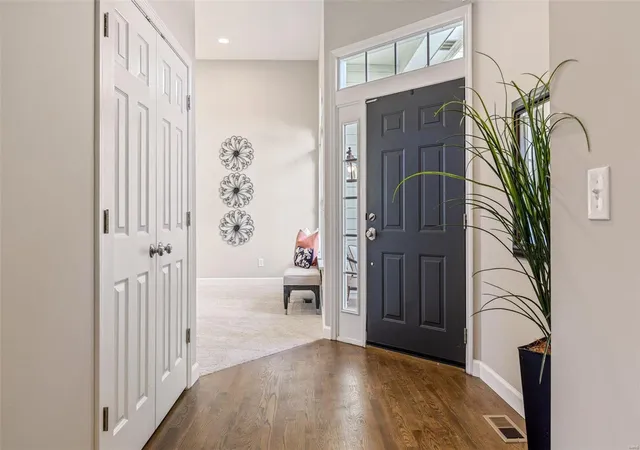 Photo 3 of Townhouse for sale at 118 Chesterfield Blfs Dr, Chesterfield, MO 63005 | MLS# 25008107 | Listing updated on 2025-03-19