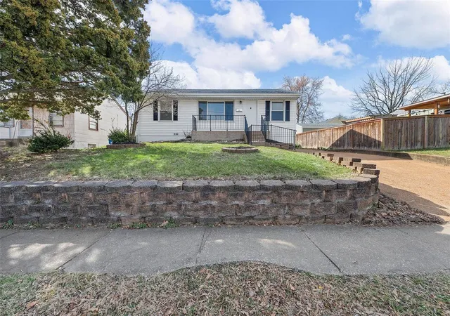 Photo 1 of Sale Pending at 10076 Baltimore Ave, Saint Ann, MO 63074 | MLS# 25008109 | Listing updated on 2025-03-18