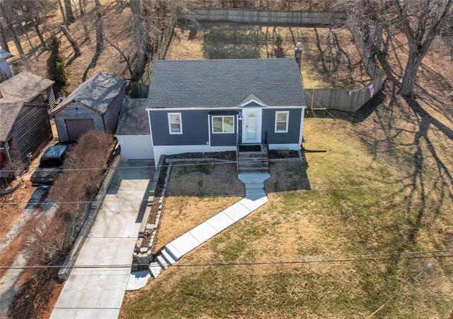 Photo 1 of Single family home for sale at 202 Henry St, Saint Peters, MO 63376 | MLS# 25008229 | Listing updated on 2025-03-17