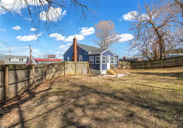 Photo 4 of Single family home for sale at 202 Henry St, Saint Peters, MO 63376 | MLS# 25008229 | Listing updated on 2025-03-17