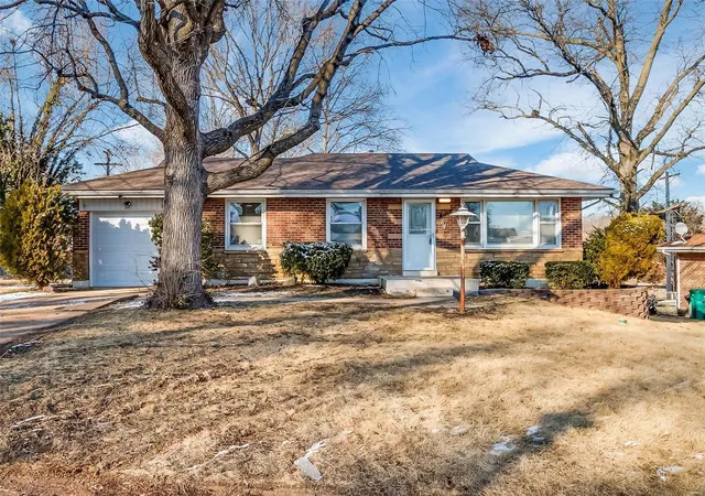 Photo 1 of Single family home for sale at 1239 Ensley Dr, Saint Louis, MO 63137 | MLS# 25008239 | Listing updated on 2025-03-14