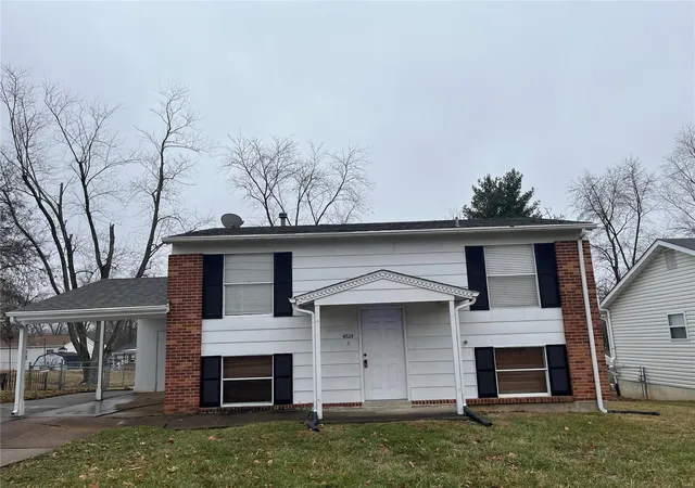 Photo 2 of Single family home for sale at 4324 Mcclay Rd, Saint Charles, MO 63304 | MLS# 25008252 | Listing updated on 2025-02-19