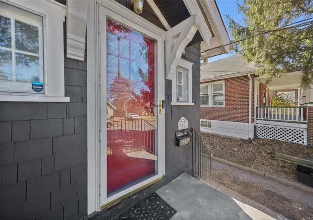 Photo 3 of Single family home for sale at 9008 Sherland Ave, Saint Louis, MO 63114 | MLS# 25008270 | Listing updated on 2025-03-19
