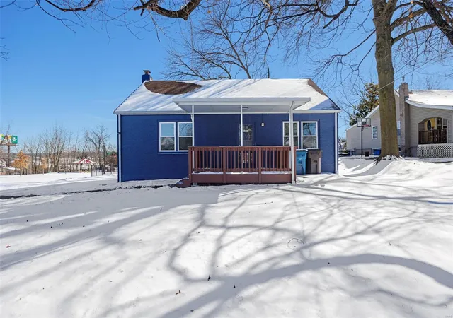 Photo 2 of Sale Pending at 2434 Walton Rd, Saint Louis, MO 63114 | MLS# 25008275 | Listing updated on 2025-03-06