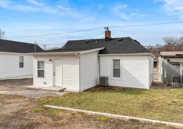 Photo 11 of Single family home for sale at 2914 Woodson Rd, Saint Louis, MO 63114 | MLS# 25008321 | Listing updated on 2025-03-25