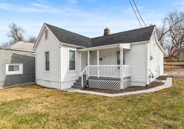 Photo 2 of Single family home for sale at 2914 Woodson Rd, Saint Louis, MO 63114 | MLS# 25008321 | Listing updated on 2025-03-25