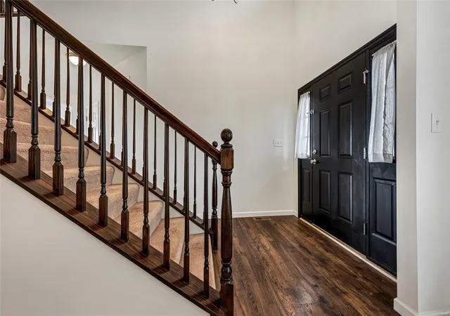 Photo 3 of Single family home for sale at 74 Hidden Bluffs Dr, Lake Saint Louis, MO 63367 | MLS# 25008383 | Listing updated on 2025-04-01