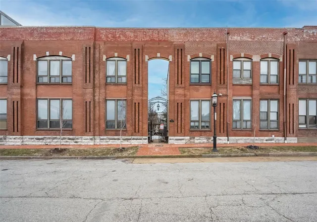 Listing Photo 1 - Condo for sale in building located at 1523 S 10th St, St. Louis, MO 63104 - Unit #207