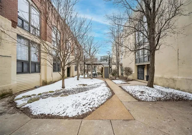 Listing Photo 3 - Condo for sale in building located at 1523 S 10th St, St. Louis, MO 63104 - Unit #207
