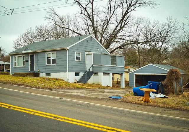 Photo 3 of Single family home for sale at 9764 Lilac Dr, Saint Louis, MO 63137 | MLS# 25008460 | Listing updated on 2025-02-16