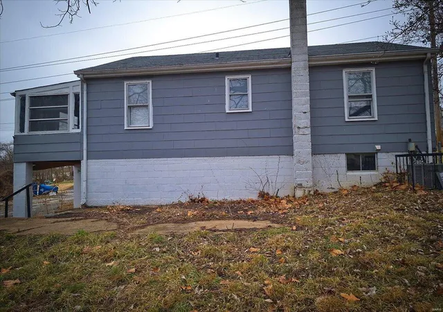 Photo 3 of Single family home for sale at 9764 Lilac Dr, Saint Louis, MO 63137 | MLS# 25008460 | Listing updated on 2025-02-16
