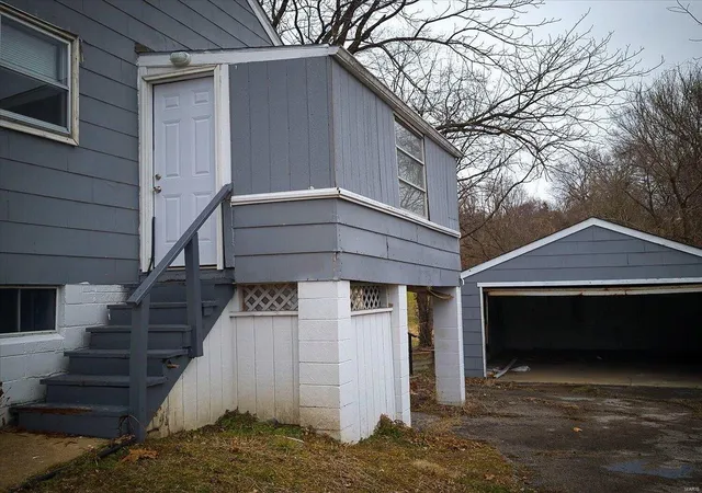 Photo 4 of Single family home for sale at 9764 Lilac Dr, Saint Louis, MO 63137 | MLS# 25008460 | Listing updated on 2025-02-16