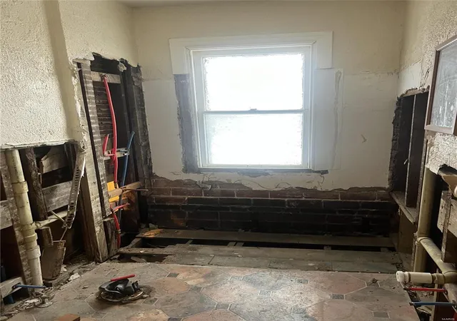 Photo 2 of Single family home for sale at 4760 Wren Ave, Saint Louis, MO 63120 | MLS# 25008502 | Listing updated on 2025-02-17