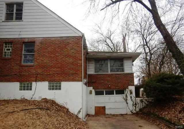 Photo 2 of Single family home for sale at 4600 Nelson Dr, Saint Louis, MO 63121 | MLS# 25008513 | Listing updated on 2025-03-14