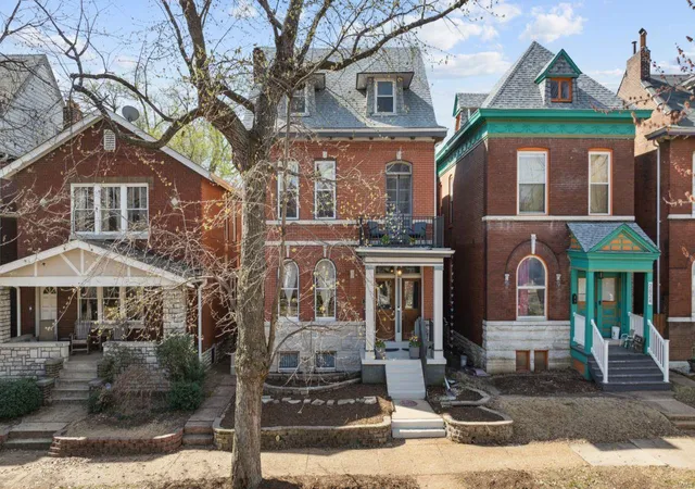Photo 1 of Single family home for sale at 2822 Victor St, Saint Louis, MO 63104 | MLS# 25008565 | Listing updated on 2025-03-20