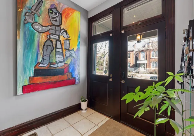 Photo 3 of Single family home for sale at 2822 Victor St, Saint Louis, MO 63104 | MLS# 25008565 | Listing updated on 2025-03-20
