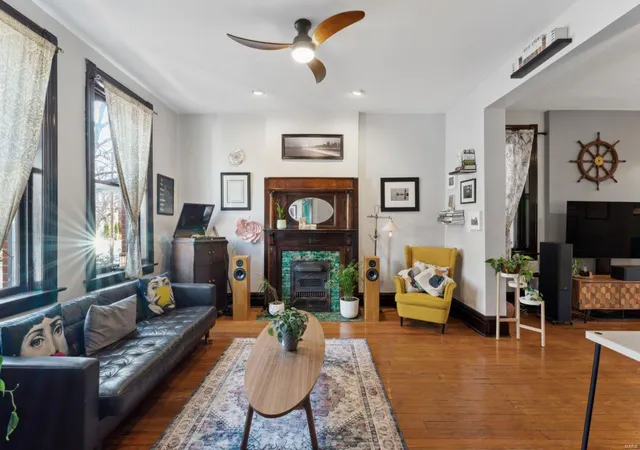 Photo 4 of Single family home for sale at 2822 Victor St, Saint Louis, MO 63104 | MLS# 25008565 | Listing updated on 2025-03-20