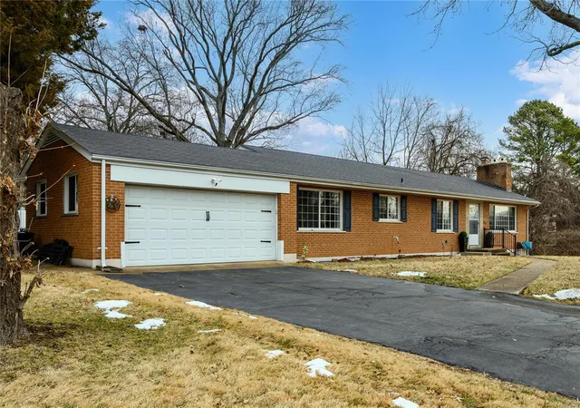 Photo 2 of Single family home for sale at 10017 Carolynne Dr, Saint Louis, MO 63128 | MLS# 25008582 | Listing updated on 2025-03-10