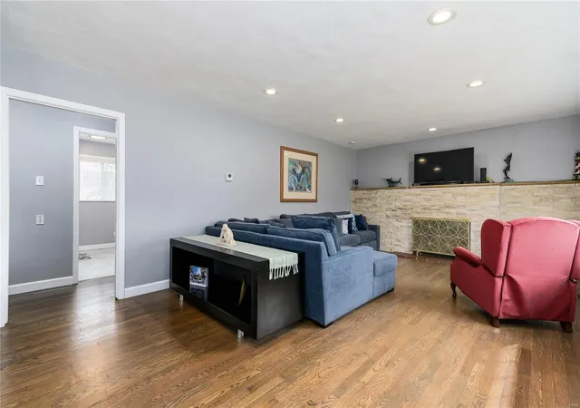Photo 4 of Single family home for sale at 10017 Carolynne Dr, Saint Louis, MO 63128 | MLS# 25008582 | Listing updated on 2025-03-10