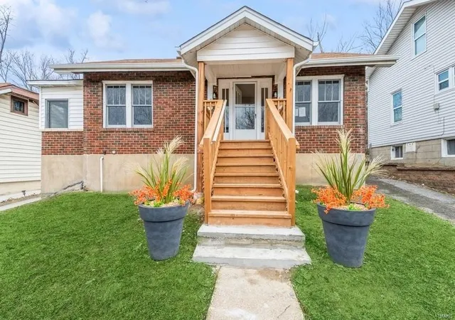 Photo 1 of Single family home for sale at 7437 Lynn Ave, Saint Louis, MO 63130 | MLS# 25008609 | Listing updated on 2025-02-17