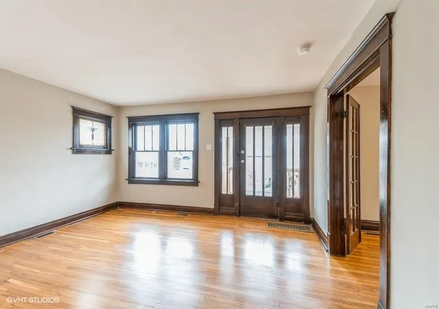 Photo 3 of Single family home for sale at 7437 Lynn Ave, Saint Louis, MO 63130 | MLS# 25008609 | Listing updated on 2025-02-17