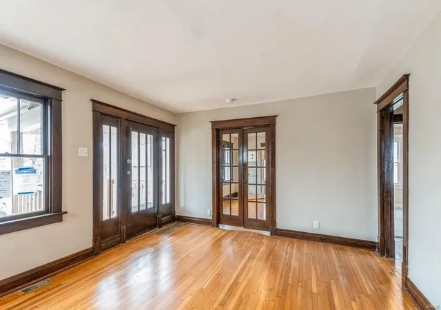 Photo 4 of Single family home for sale at 7437 Lynn Ave, Saint Louis, MO 63130 | MLS# 25008609 | Listing updated on 2025-02-17
