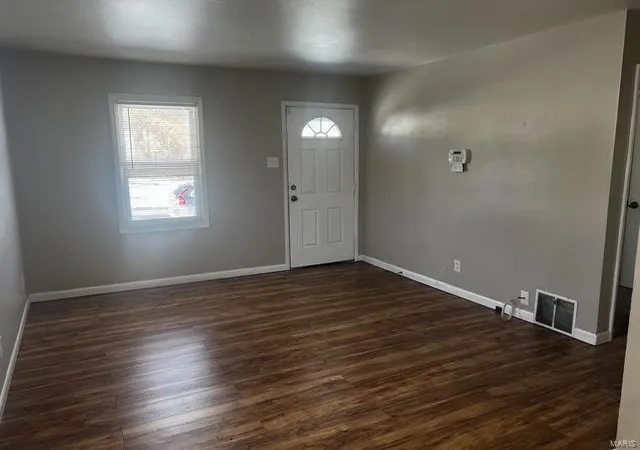 Photo 3 of Sale Pending at 452 Midlothian Rd, Saint Louis, MO 63137 | MLS# 25008619 | Listing updated on 2025-03-11